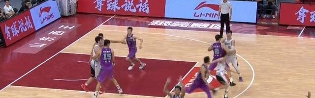  篮球裁判严格执法，公平竞赛保障进行