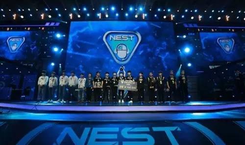  电竞年度盛典表彰优秀从业者