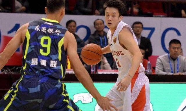  外援双响炮定乾坤，升班马客场奏凯