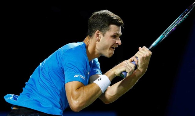  胡尔卡奇挽救破发点，长盘较量笑到最后