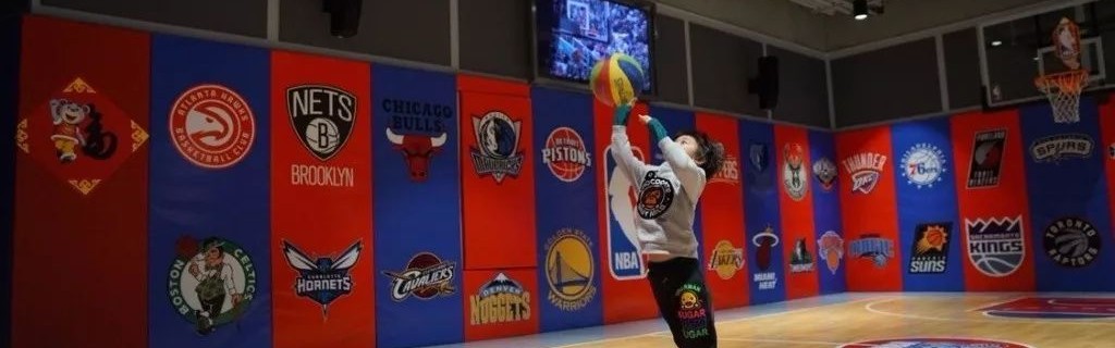  篮球明星公益行，爱心传递温暖人心