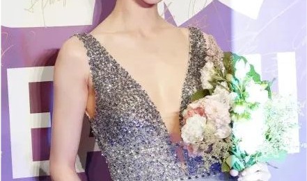  电竞新秀崭露头角惊艳全场观众