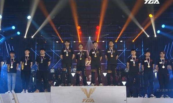  逆风翻盘彰显电竞永不言弃精神