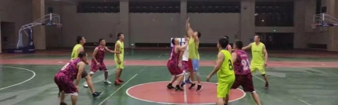  友谊赛演绎攻守大战，双方奉献精彩对攻