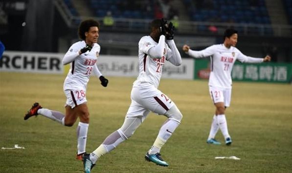  乌拉圭锋霸苏亚雷斯独中三元助球队大胜对手