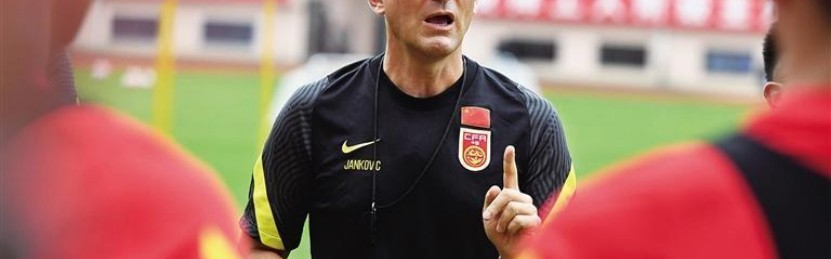  莱切战术纪律严明，客场逼平前列球队  