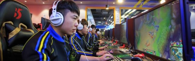  电竞新星闪耀赛场斩获冠军荣耀