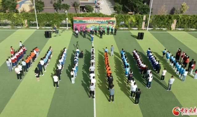  足球公益项目下乡，留守儿童圆梦球场  