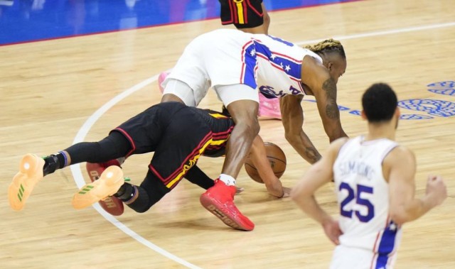  恩比德内线称霸，76人主场轻取尼克斯队