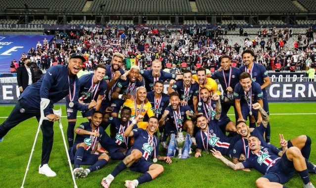  法国杯决赛，巴黎圣日耳曼轻松捧杯