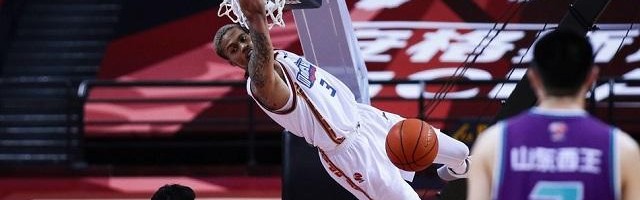  扣篮大赛惊艳全场，空中飞人演绎极致美学