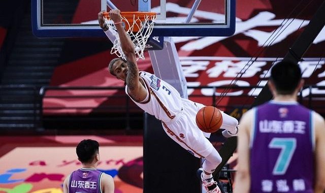  扣篮大赛惊艳全场，空中飞人演绎极致美学