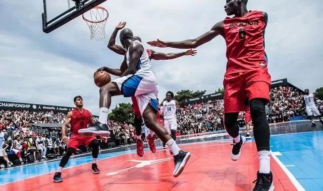  街头篮球争霸赛，民间高手上演扣篮盛宴