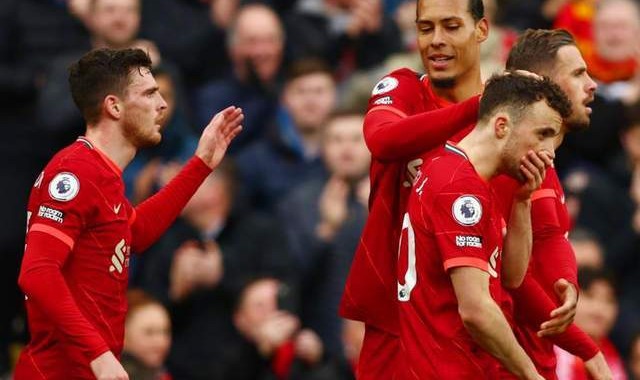  利物浦绝杀曼城登顶榜首，争冠格局愈发激烈