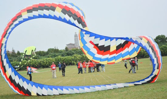  跨国友谊赛精彩纷呈，文化交流架起桥梁  