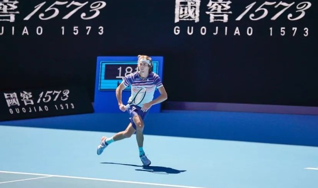  网坛老将宝刀未老，瓦林卡逆转进四强