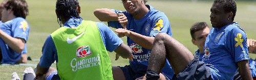  哥伦比亚国家队集训备战美洲杯主力阵容初现端倪