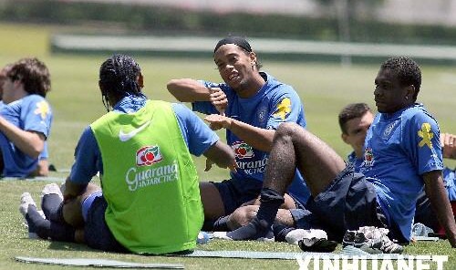  哥伦比亚国家队集训备战美洲杯主力阵容初现端倪