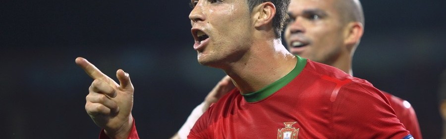  C罗梅开二度主宰比赛，葡萄牙晋级形势大好