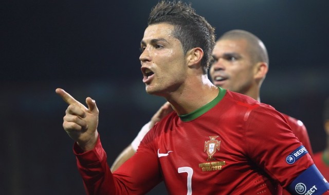  C罗梅开二度主宰比赛，葡萄牙晋级形势大好