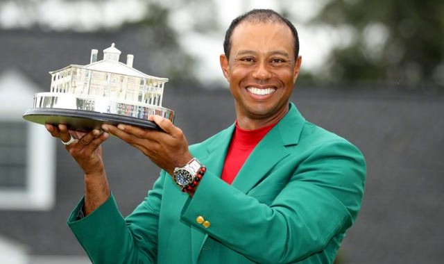  梅德韦杰夫硬地称王，上海劳力士大师赛折桂