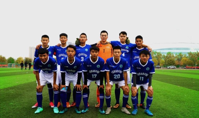  草根球队逆袭淘汰职业劲旅