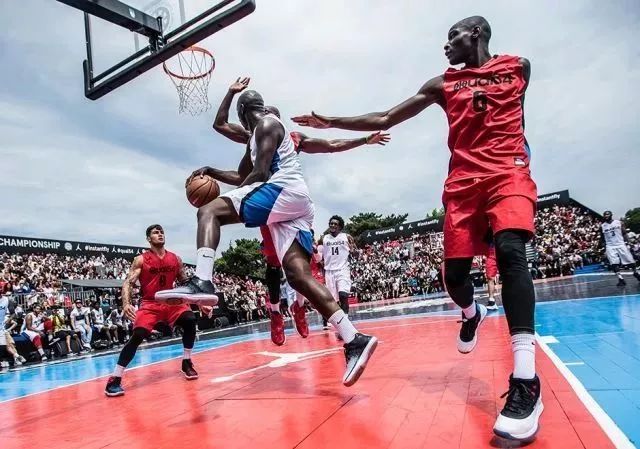  街头篮球争霸赛，民间高手上演扣篮盛宴