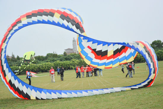  跨国友谊赛精彩纷呈，文化交流架起桥梁  