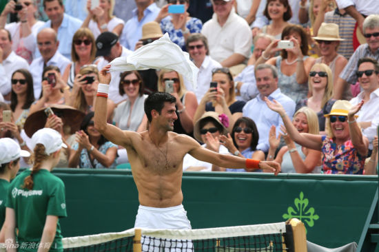  穆雷草地王者归来，温网捧杯泪洒赛场