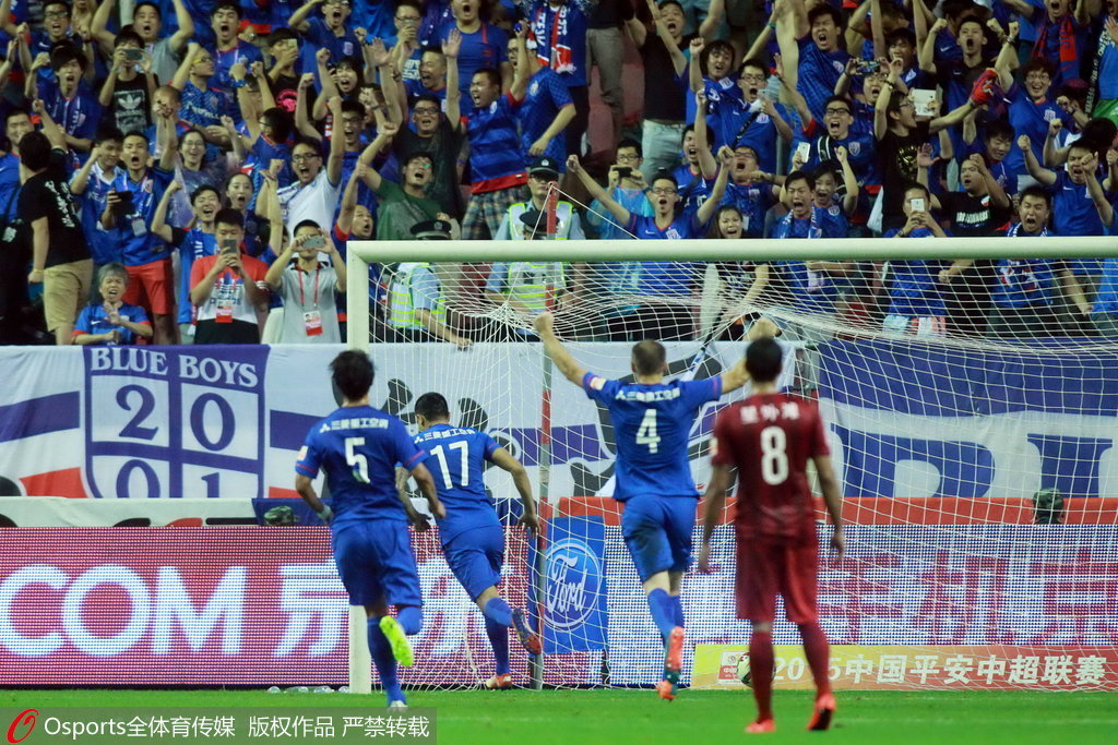  武磊破门海港击败申花夺超级杯