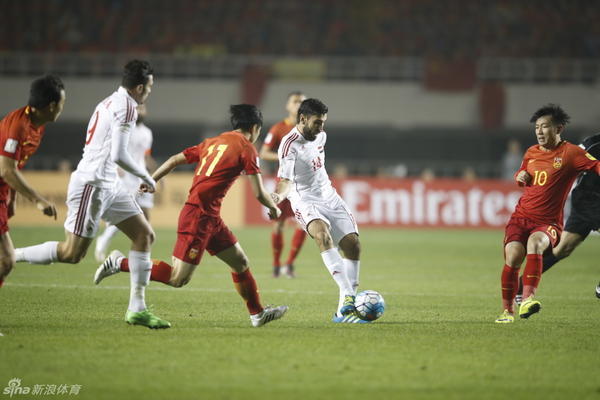  国足世预赛关键战惜败韩国队