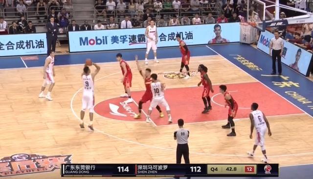 裁判判罚引争议,赛后复盘聚焦热点 裁判判罚引争议,赛后复盘聚焦热点