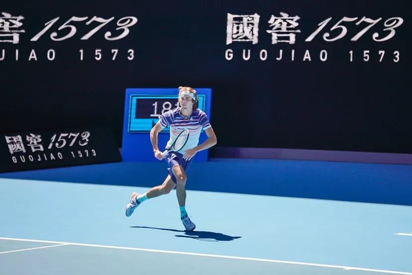  网坛老将宝刀未老，瓦林卡逆转进四强