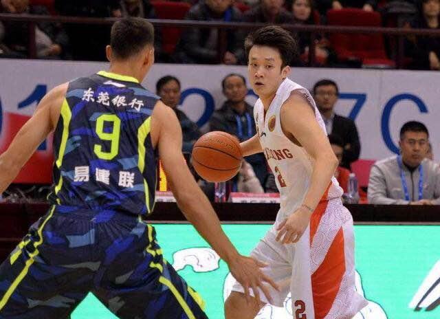  外援双响炮定乾坤，升班马客场奏凯