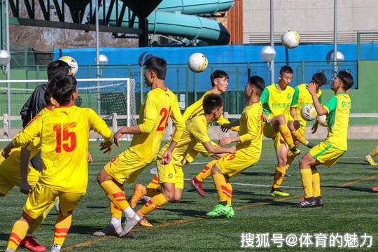  赛前训练开放日，球迷零距离接触球星