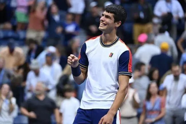  阿尔卡拉斯青春风暴，温网决赛创历史佳绩