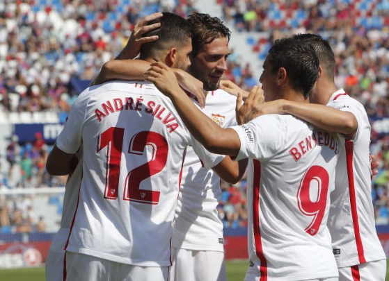  国际米兰锋线火热，大胜对手巩固榜首  