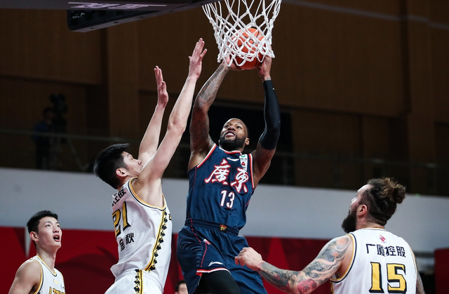  北控男篮防守漏勺遭广东宏远痛击